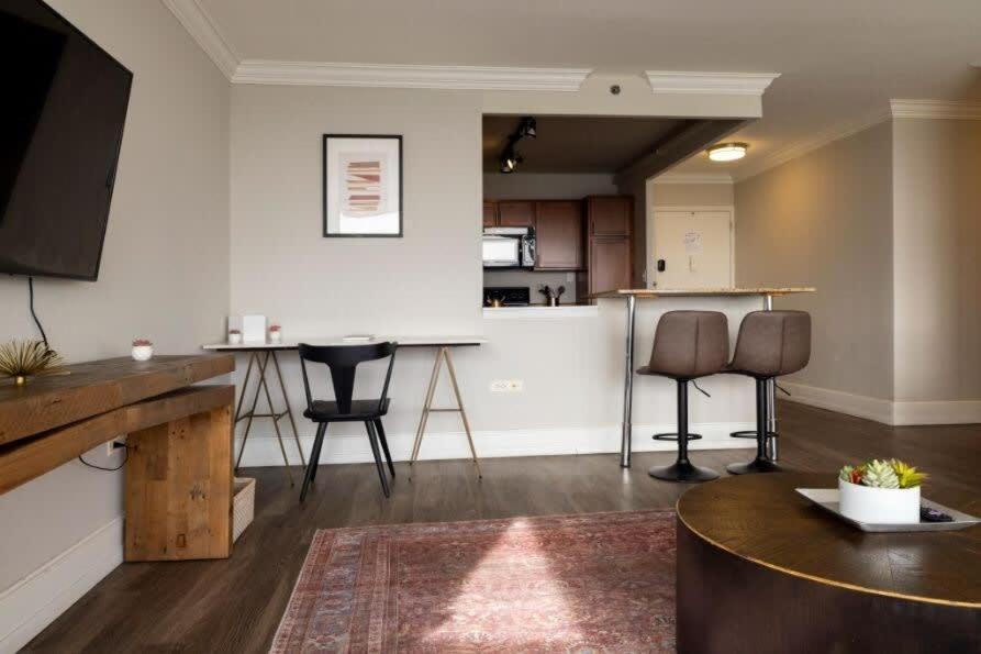 Cozysuites 800 Tower 2br With Gym! 35 Apartment *